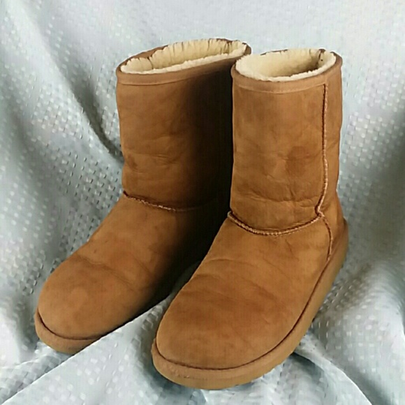 UGG Shoes - UGG classic short boots chestnut size 6
